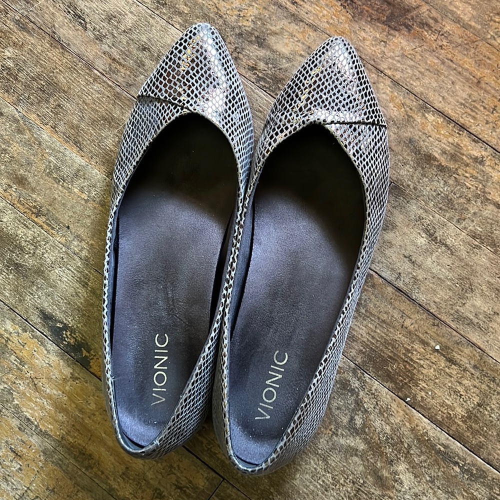 Vionic Caballo Point Toe Silver Metallic Ballet Flats Arch Support Shoes 9M